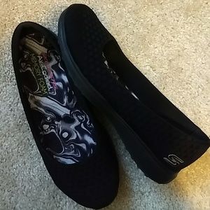 Skechers slip ons, black, size 8.5, like new!